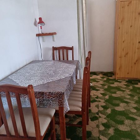 Rooms Mat Vir Luaran gambar