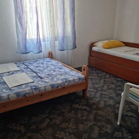 Rooms Mat Vir Luaran gambar
